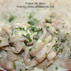 Délicieuse recette de fraise de veau en blanquette, servie avec du riz blanc. Un plat réconfortant et savoureux.