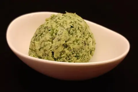 Beurre d'escargot petit gris au persil, prêt pour la cuisson. Une recette simple et savoureuse.