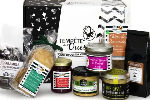 Coffret gourmand breton : biscuits, confitures, chips de sarrasin, caramels, et terrines, une belle spécialité bretonne viande et produits du terroir.