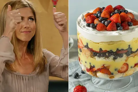 Rachel de Friends approuve ce magnifique gâteau aux fruits rouges et crème anglaise. Un délice !