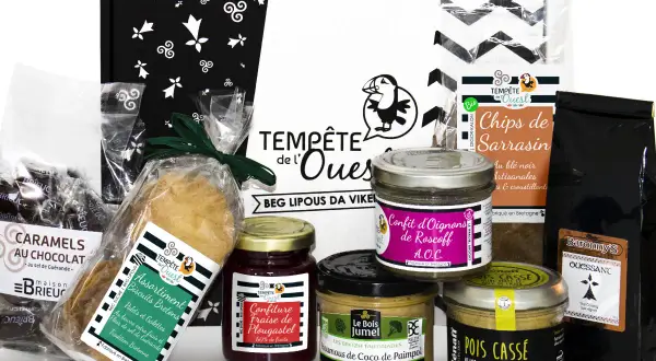 Coffret gourmand breton : biscuits, confitures, chips de sarrasin, caramels, et terrines, une belle spécialité bretonne viande et produits du terroir.