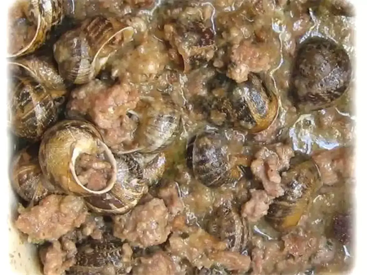 Cagouilles à la charentaise, un plat traditionnel qui rappelle les saveurs d'antan. Un délice pour les amateurs de cuisine authentique.