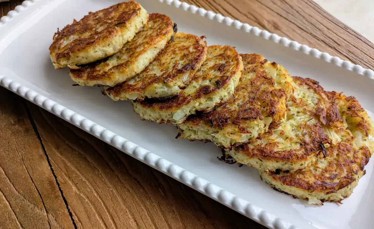 Galettes de pommes de terre dorées, une recette simple et délicieuse. Parfaites pour un brunch ou un accompagnement.