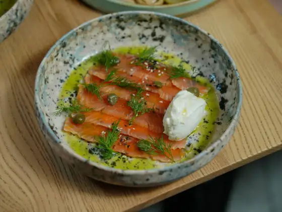 Réussir un saumon gravlax maison, fondant et parfumé